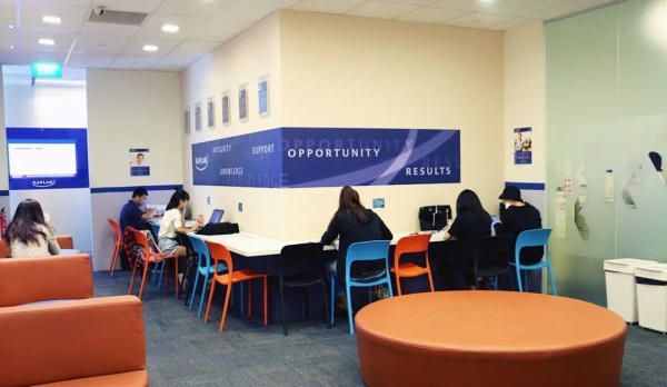 新加坡楷博学院有哪些学术支持服务？全面解读助你高效学习！